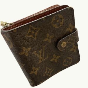 Beautiful LOUIS VUITTON Compact Zip
Monogram Wallet